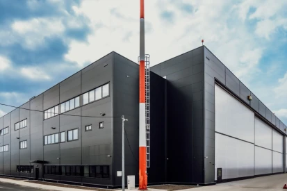 Górnośląskie Towarzystwo Lotnicze S.A. - Hangar serwisowy do obsługi samolotów.