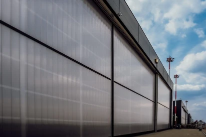Górnośląskie Towarzystwo Lotnicze S.A. - Hangar serwisowy do obsługi samolotów.