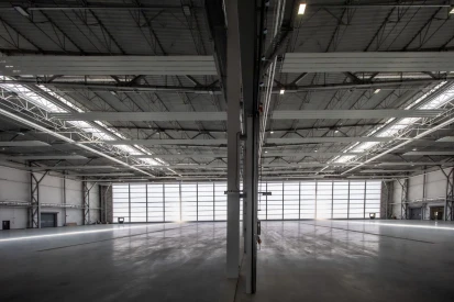 Górnośląskie Towarzystwo Lotnicze S.A. - Hangar serwisowy do obsługi samolotów.