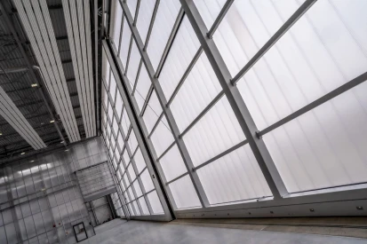 Górnośląskie Towarzystwo Lotnicze S.A. - Hangar serwisowy do obsługi samolotów.