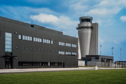 Górnośląskie Towarzystwo Lotnicze S.A. - Hangar serwisowy do obsługi samolotów.