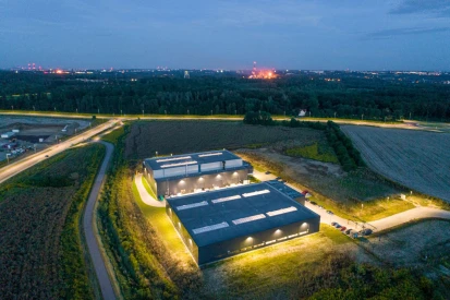 PIONART - <a href="https://www.promus.com.pl/en/offer/general-contracting/design-and-construction-steel-halls">Warehouse hall</a>, galvanizing plant hall with social and office facilities