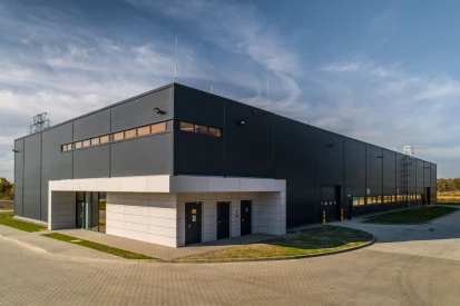 PIONART - <a href="https://www.promus.com.pl/en/offer/general-contracting/design-and-construction-steel-halls">Warehouse hall</a>, galvanizing plant hall with social and office facilities