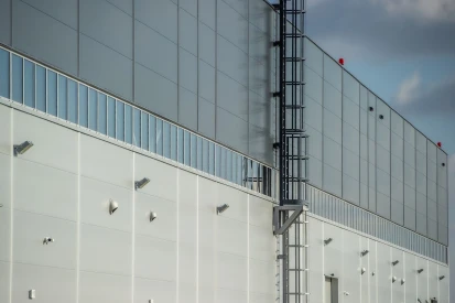 General Aviation - Hangar serwisowy do obsługi samolotów kodu A, B, C, a także śmigłowców.