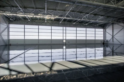 General Aviation - Hangar serwisowy do obsługi samolotów kodu A, B, C, a także śmigłowców.