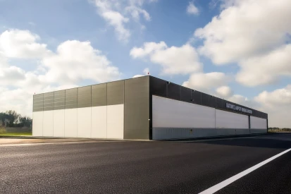 General Aviation - Hangar serwisowy do obsługi samolotów kodu A, B, C, a także śmigłowców.