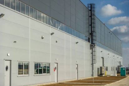 General Aviation - Hangar serwisowy do obsługi samolotów kodu A, B, C, a także śmigłowców.