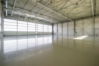 General Aviation - Hangar serwisowy do obsługi samolotów kodu A, B, C, a także śmigłowców.