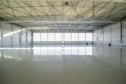 General Aviation - Hangar serwisowy do obsługi samolotów kodu A, B, C, a także śmigłowców.