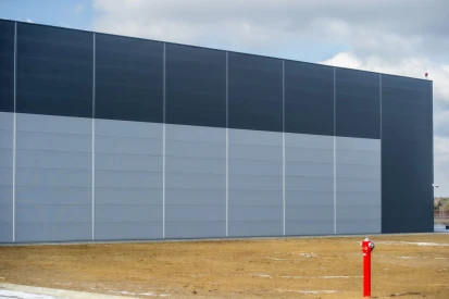 General Aviation - Hangar serwisowy do obsługi samolotów kodu A, B, C, a także śmigłowców.