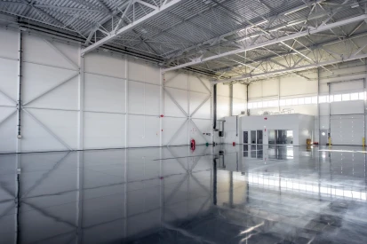 General Aviation - Hangar serwisowy do obsługi samolotów kodu A, B, C, a także śmigłowców.