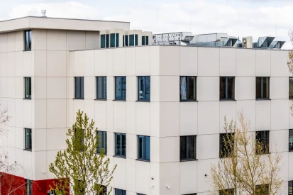 Śląskie Laboratoria Analityczne - Czterokondygnacyjny budynek o konstrukcji żelbetowej