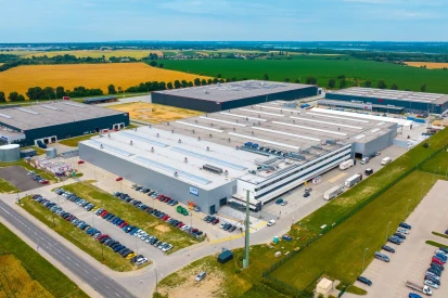 LU-VE Group - Hala magazynowa wraz z budynkiem biurowym
