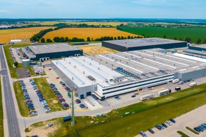 LU-VE Group - Hala magazynowa wraz z budynkiem biurowym
