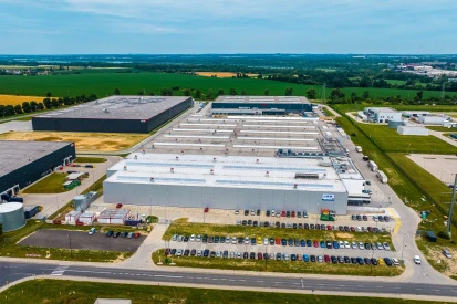 LU-VE Group - Hala magazynowa wraz z budynkiem biurowym
